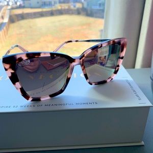 Diff sunglasses! 😎